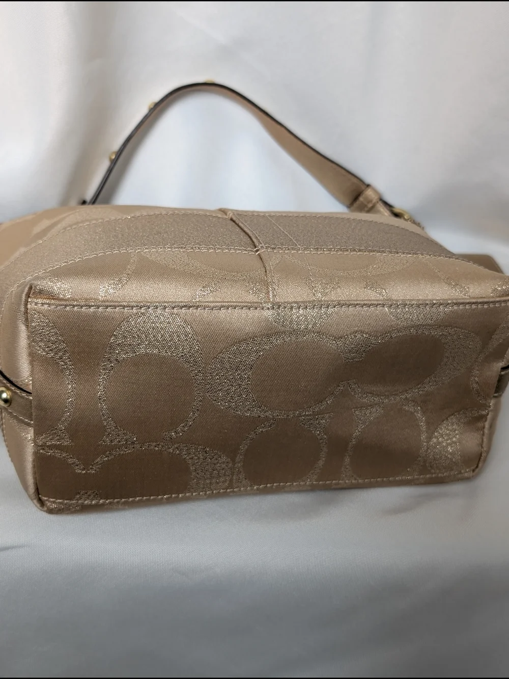 Coach #12909 - Gold Signature "C" Studded Lurex shoulder bag Y2K - Picture 7 of 10
